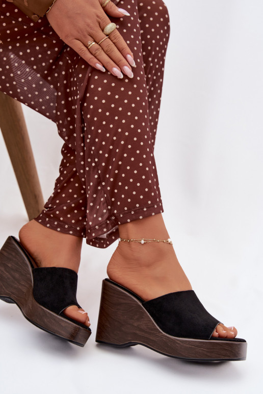 naiste plätud Kiilu peal msuud Ravelia