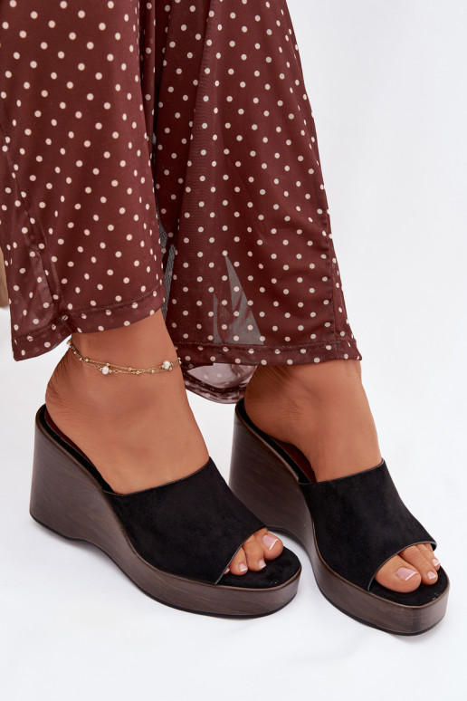 naiste plätud Kiilu peal msuud Ravelia