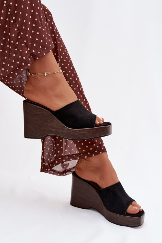 naiste plätud Kiilu peal msuud Ravelia