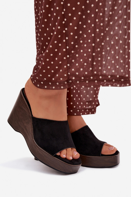 naiste plätud Kiilu peal msuud Ravelia