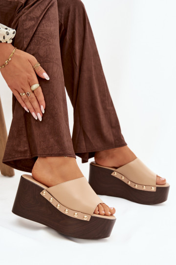 naiste plätud Kiilu peal neetidega beeži värvi Sellel onreline