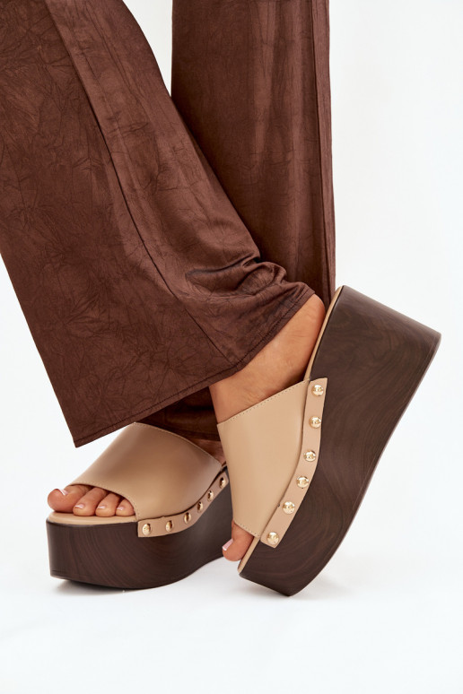 naiste plätud Kiilu peal neetidega beeži värvi Sellel onreline