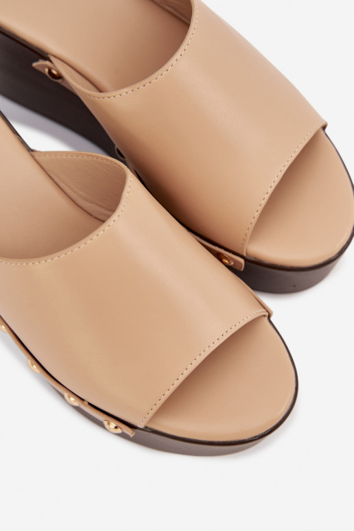 naiste plätud Kiilu peal neetidega beeži värvi Sellel onreline