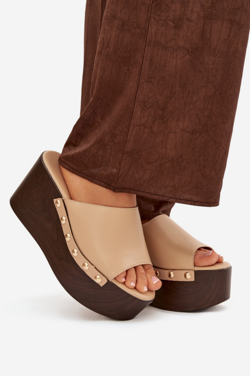 naiste plätud Kiilu peal neetidega beeži värvi Sellel onreline