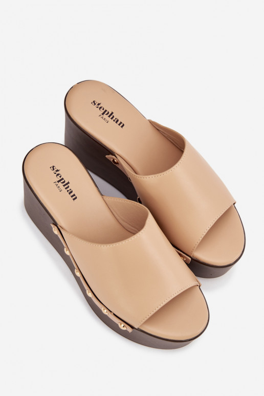 naiste plätud Kiilu peal neetidega beeži värvi Sellel onreline