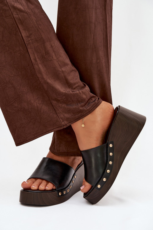 Naistelised sussid platvormiga kuldsete nupukestega mustas Arionne