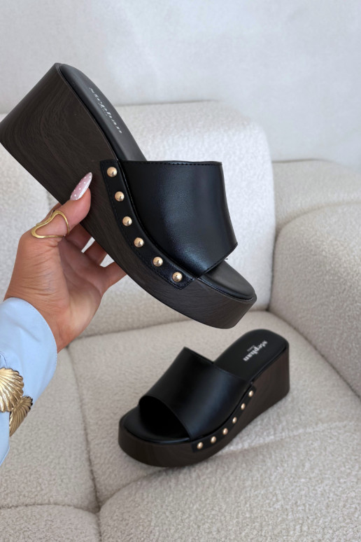 Naistelised sussid platvormiga kuldsete nupukestega mustas Arionne