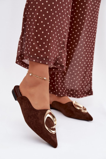 Naistel šokolaadi värvi „Mule" sussid kaunistatud kuldsete detailidega Galvella