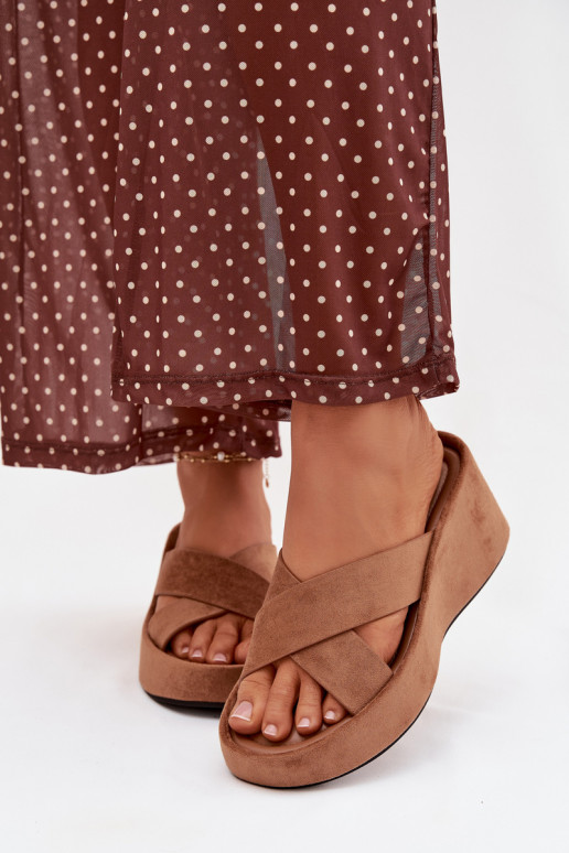 Calorine pruunid naiste šlepetid platvormil kunstnahast