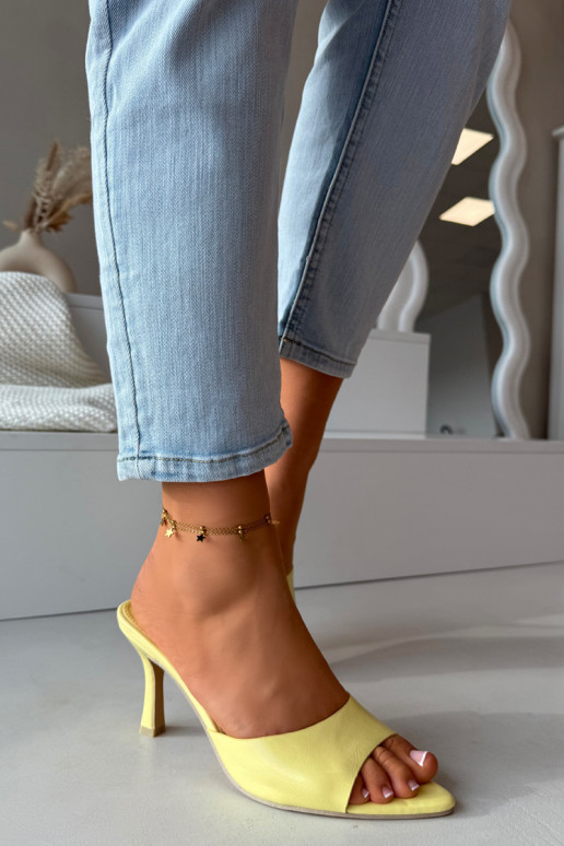 Naistel kollased lakitud sussid kontsadega Lirissa