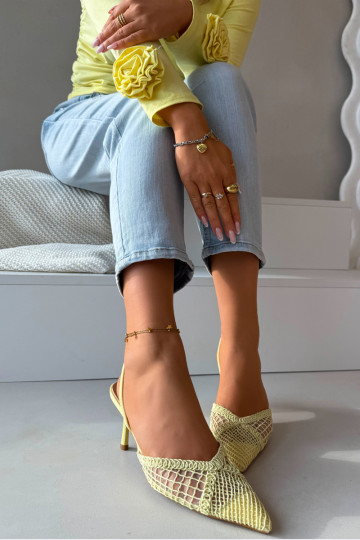 Haneli kollased basutid avatud elementidega ja õhukeste kontsadega 2
