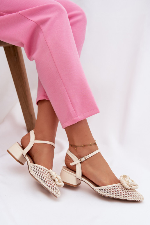 Pealistesandaalid Klockis Koos Ornate Detalem Elevandiluu värvi Vionessa