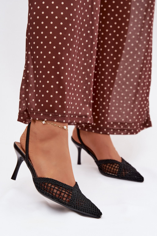 Haneli mustad basutid avatud elementidega ja õhukeste kontsadega