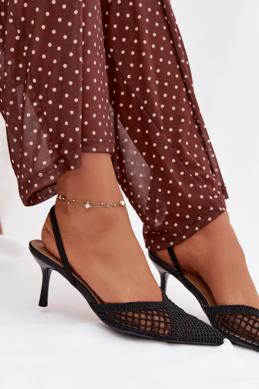 Haneli mustad basutid avatud elementidega ja õhukeste kontsadega