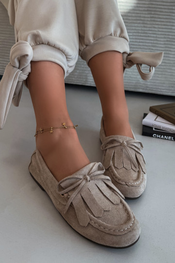 Liivakarva Glorina naiste mokasiinid stiilsete detailide ja narmastega 2