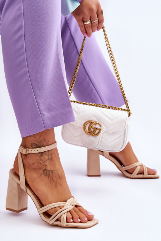 Klassikalise mudeli Seemisnahast kingad kõrge jämeda kontsaga beeži värvi Bernett