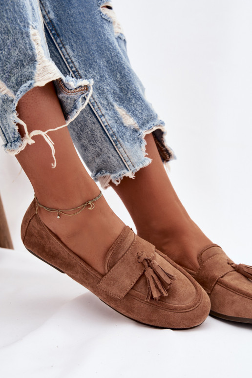 Naistel pruunid mokasiinid tupsudega Tai turirilisse