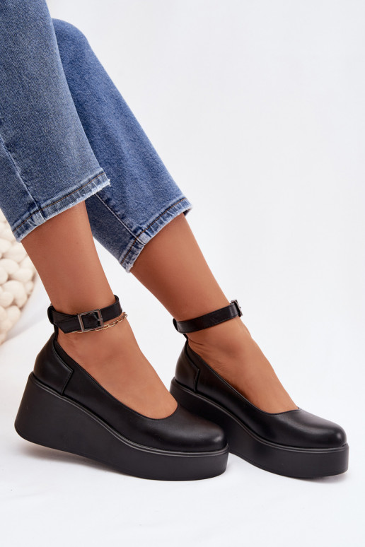 Naistel mustad platvormkingad rihmadega Belvissa