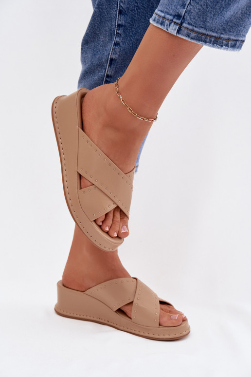 Kaunistustega naiste plätud Kiilu peal eko-nahast beeži värvi Calorissa