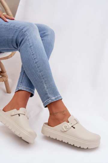 Kerged rannaplätud naiste plätud rihmadega I neetide ja pandlaga beeži värvi Larinie