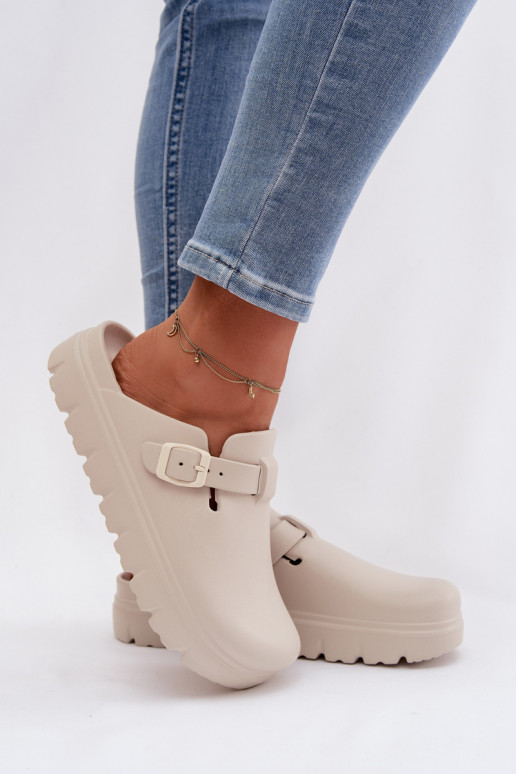 Kerged rannaplätud naiste plätud rihmadega I neetide ja pandlaga beeži värvi Larinie