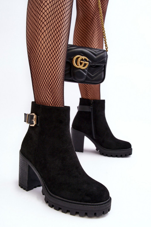 seemisnakhsed Pealiste poolsaapad kaunistustega msuud Menoria