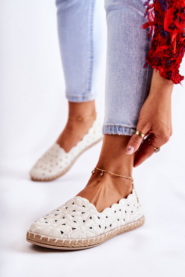 Pealiste omad Slip-on Baleriinad lilledega valget värvi Vennice