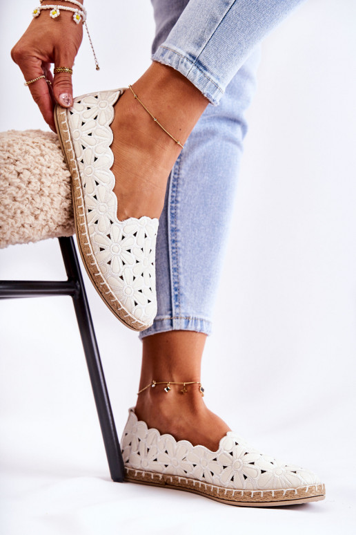 Pealiste omad Slip-on Baleriinad lilledega valget värvi Vennice