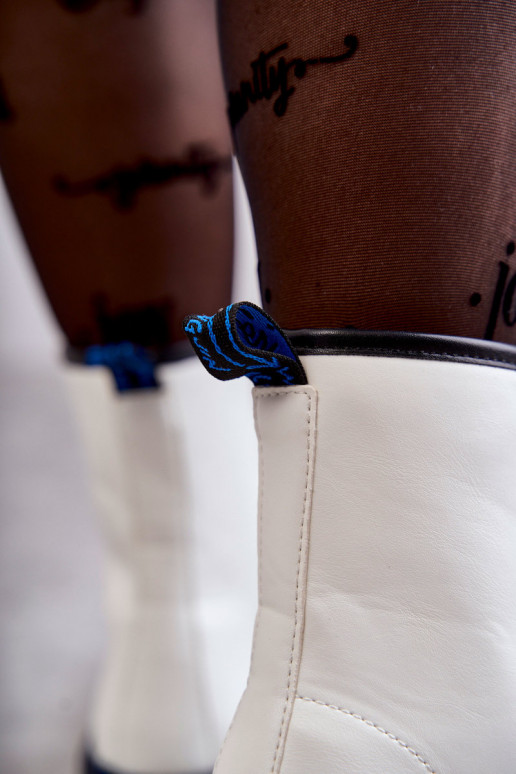 Pealiste omad nööritavad Pealiste nöörsaapad valget värvi Callie