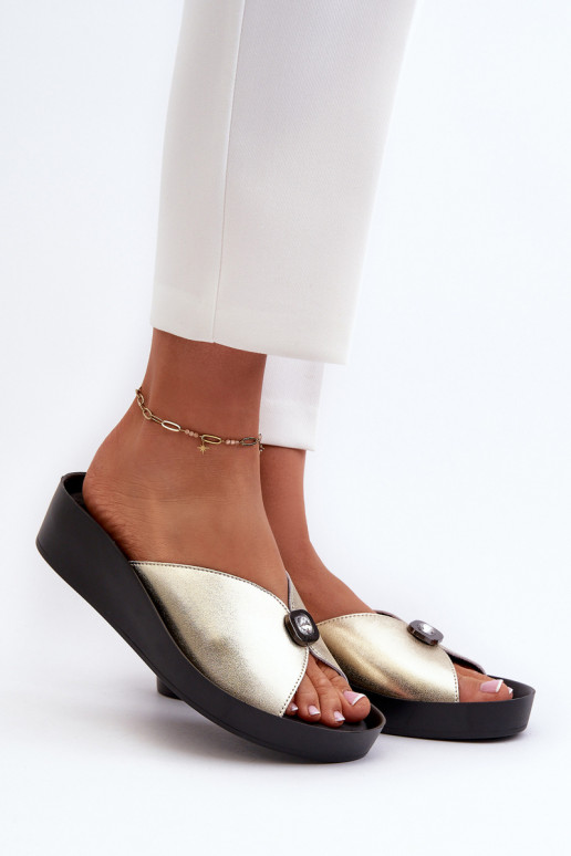 Plätud naturaalsest nahast Pealiste omad kaunistustega Kuldset värvi S.Barski KV27-027