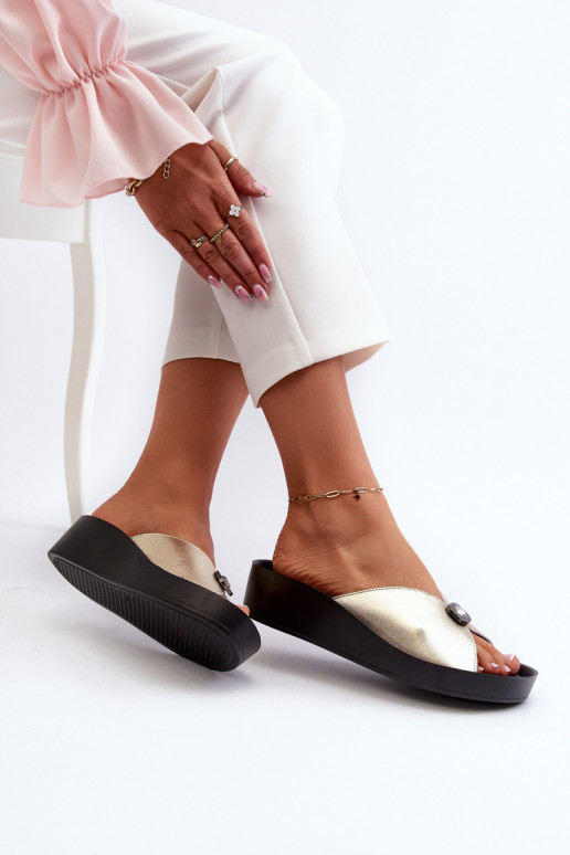 Plätud naturaalsest nahast Pealiste omad kaunistustega Kuldset värvi S.Barski KV27-027