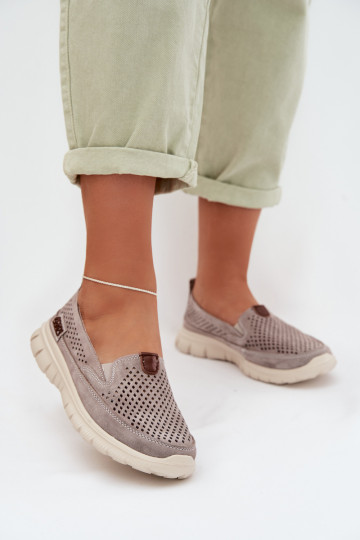 Ažuurne jalatsidPealturalnego seemisnakhsedu Halli värvi Ravinette