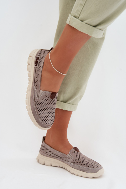 Ažuurne jalatsidPealturalnego seemisnakhsedu Halli värvi Ravinette