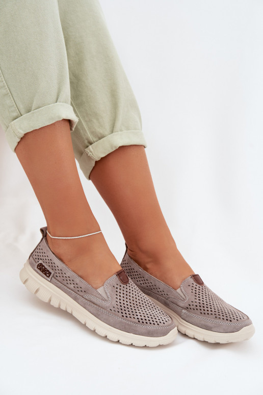 Ažuurne jalatsidPealturalnego seemisnakhsedu Halli värvi Ravinette