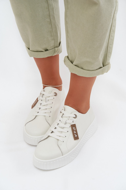 Sneakers tüüpi jalanõud Pealiste omadPealturalnej Skóry D&A GR61-5591 valget värvi