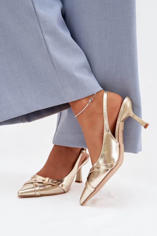 Pealistesandaalid kõrge jämeda kontsaga Triipudega I neetide ja pandlaga Kuldset värvi Parina