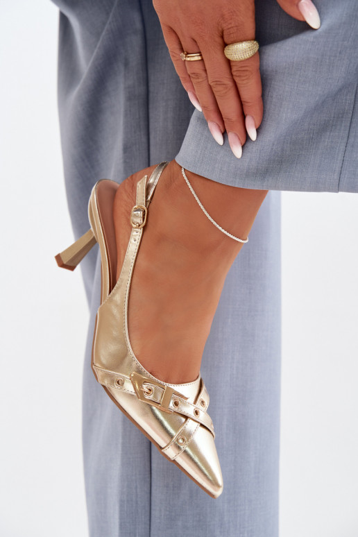 Pealistesandaalid kõrge jämeda kontsaga Triipudega I neetide ja pandlaga Kuldset värvi Parina