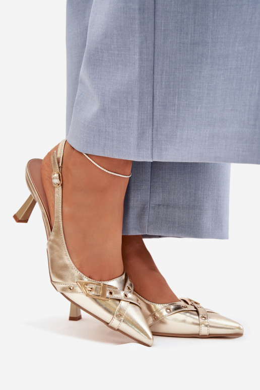 Pealistesandaalid kõrge jämeda kontsaga Triipudega I neetide ja pandlaga Kuldset värvi Parina