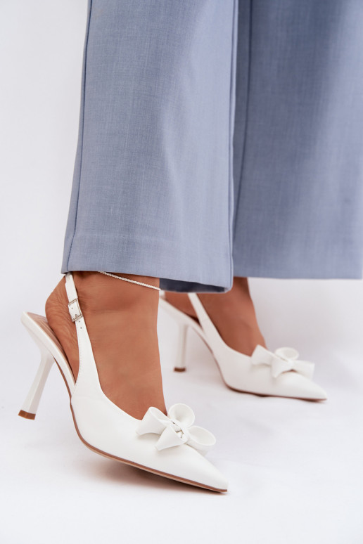 Pealistesandaalid kõrge jämeda kontsaga lipsukesega valget värvi Jonera