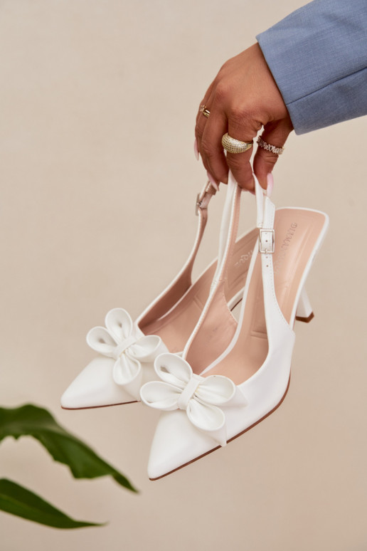 Pealistesandaalid kõrge jämeda kontsaga lipsukesega valget värvi Jonera