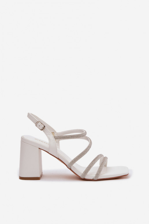 Pealistesandaalid Triipudega Ja tsirkoonid valget värvi Brelia