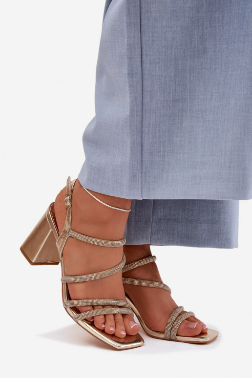 Pealistesandaalid Triipudega Ja tsirkoonid Kuldset värvi Brelia