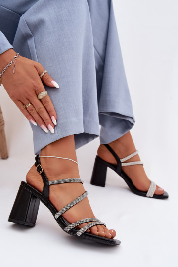 Pealistesandaalid Triipudega Ja tsirkoonid msuud Brelia