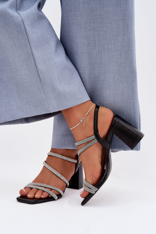 Pealistesandaalid Triipudega Ja tsirkoonid msuud Brelia