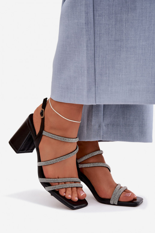 Pealistesandaalid Triipudega Ja tsirkoonid msuud Brelia