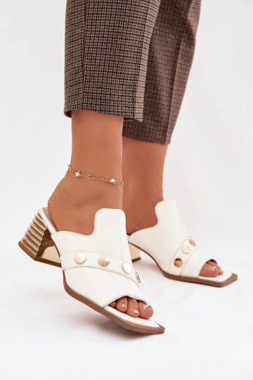 Plätud naturaalsest nahast kõrge jämeda kontsaga dekoreeritud kontsaga D&A CR61-3063 valget värvi 2