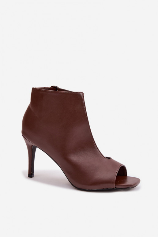 Pealistesandaalid kõrge jämeda kontsaga Czekoladosissee Helira