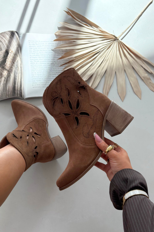 Naiste saapad aukude elementidega naturaalsest seemisnahast kontsadega Zazoo 3690 pruunid