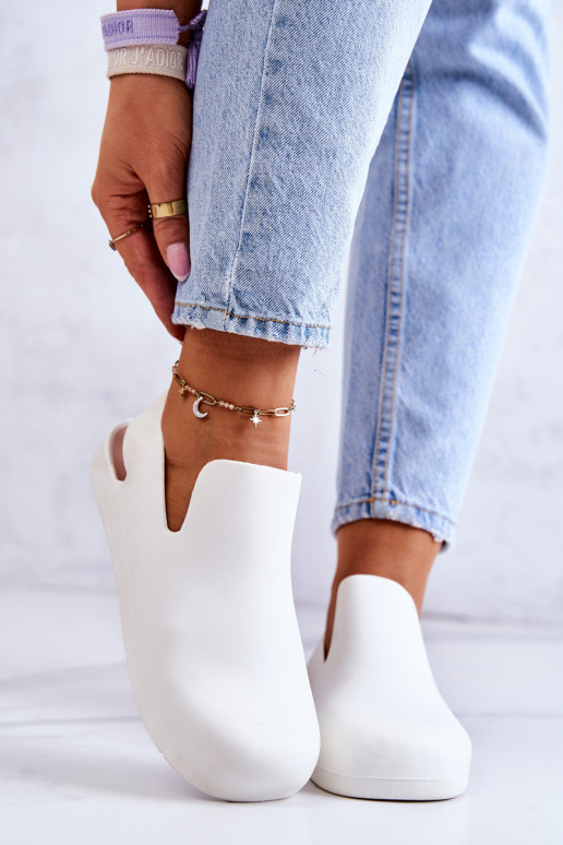 Kummist sussid valget värvi Meriko II GAT.