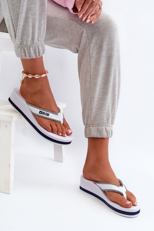 Plätud moodsad varbavahe-sandaalid Pealiste omad platvormiga Big Star NN274A726 valget värvi